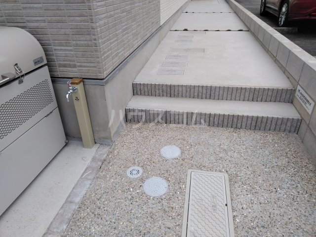 27/29 エントランス