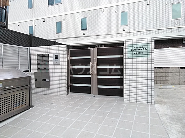 26/30 エントランス