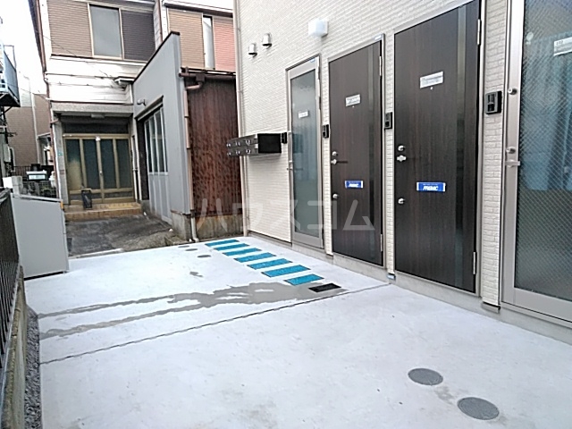 26/30 エントランス