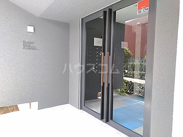 27/30 エントランス