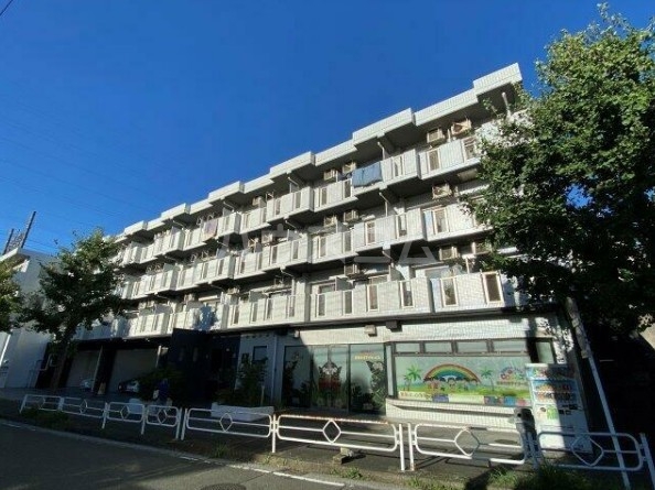 16/19 エントランス