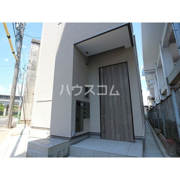 14/18 エントランス