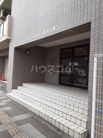 26/29 エントランス