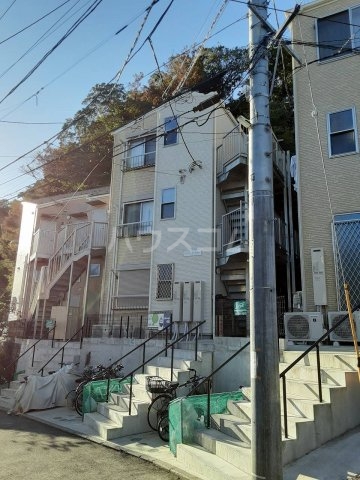 27/30 エントランス