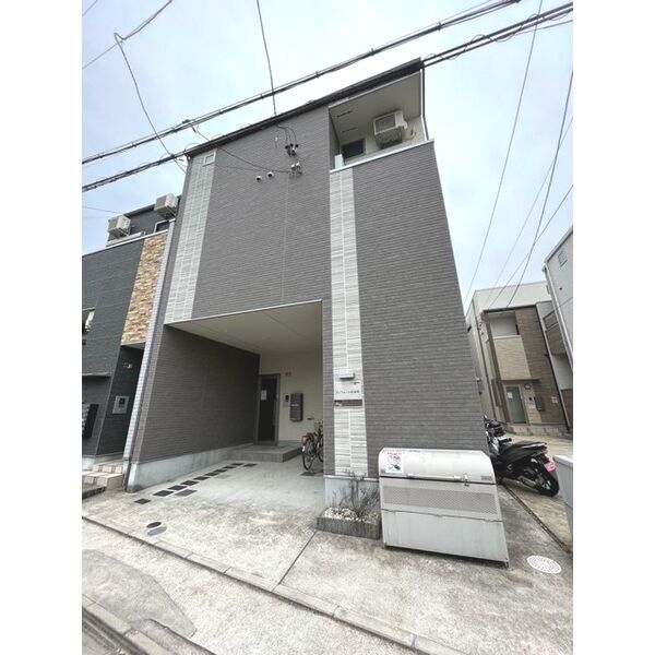 18/22 エントランス