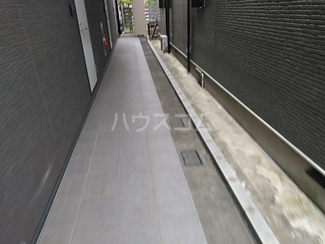 22/28 エントランス