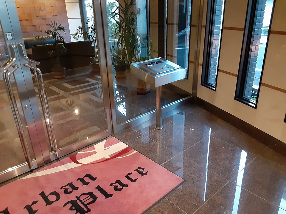 26/30 エントランス