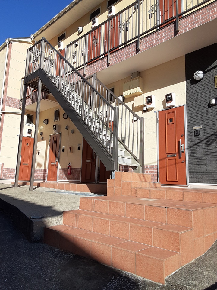 22/27 エントランス