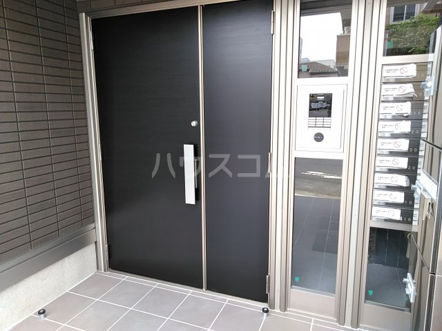 28/30 エントランス