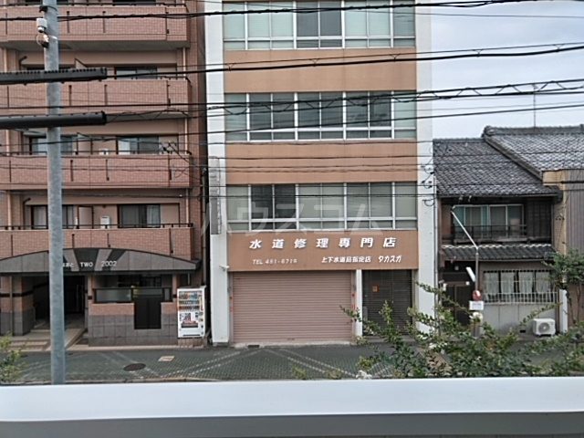21/27 エントランス