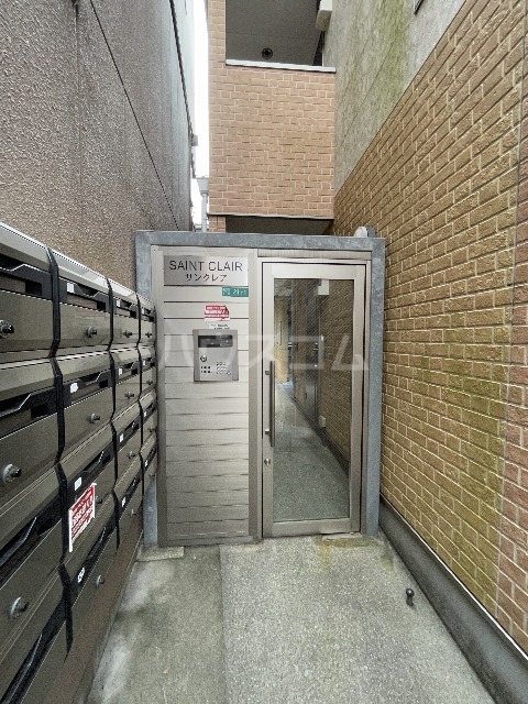 21/30 エントランス