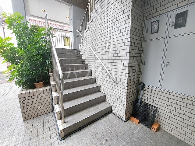 26/30 エントランス