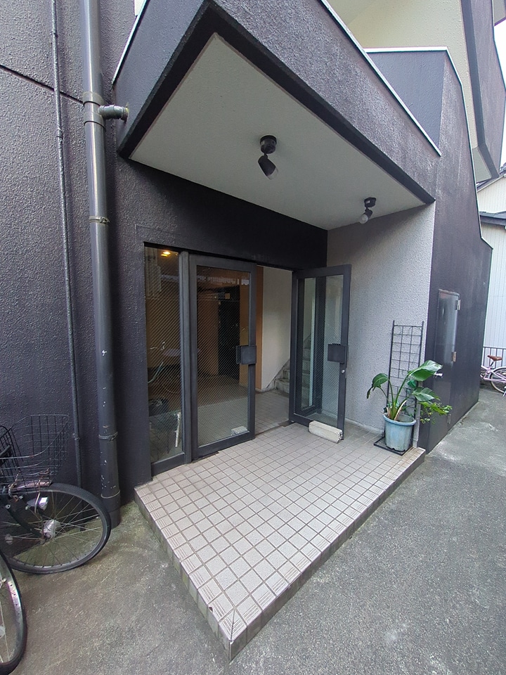 21/28 エントランス