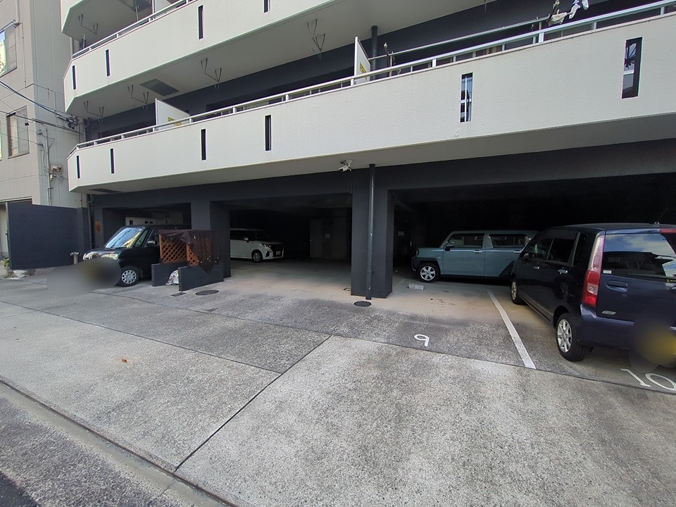 22/28 駐車場
