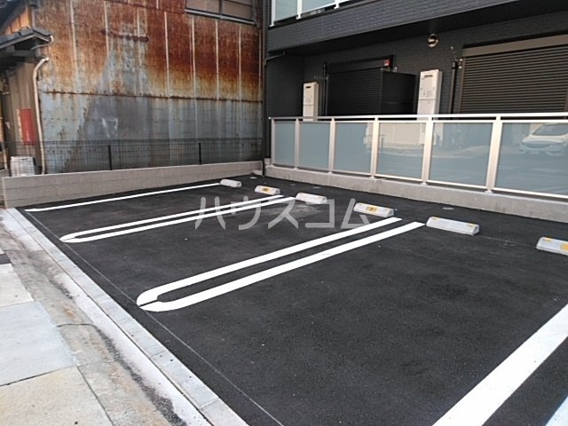 23/30 駐車場