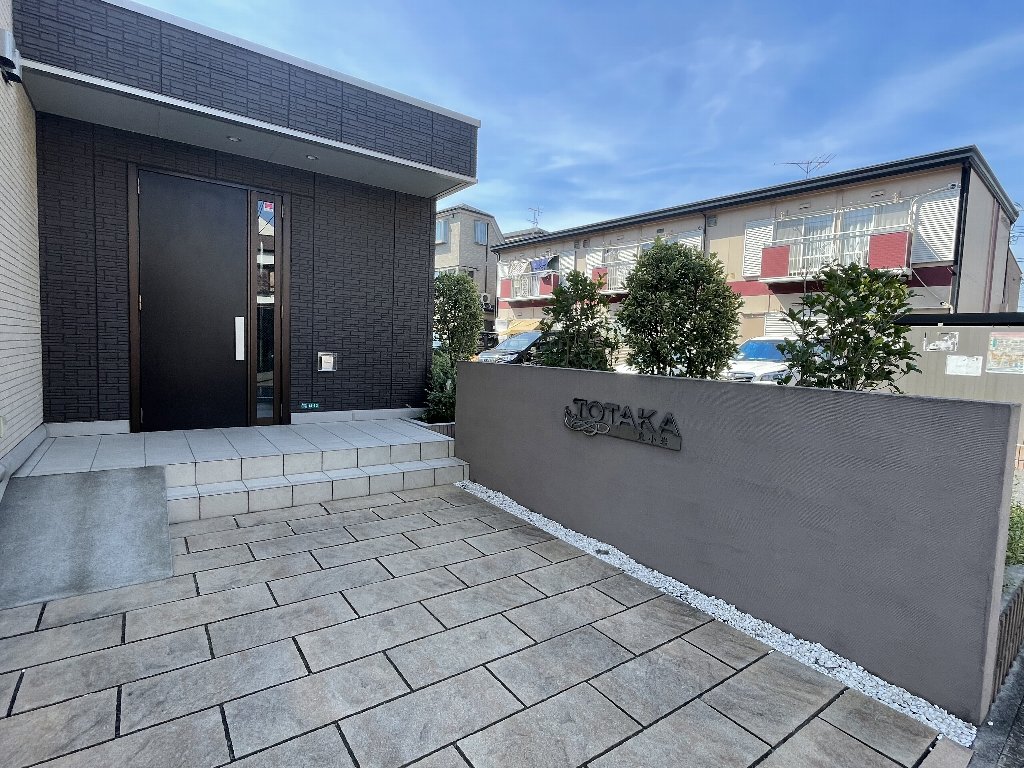 27/30 エントランス