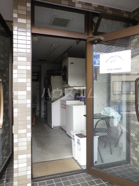 21/30 エントランス