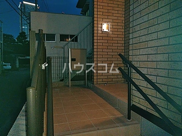 18/26 エントランス