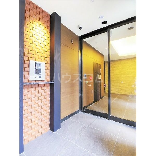 27/30 エントランス