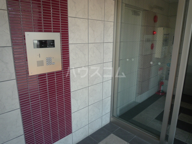 19/27 エントランス