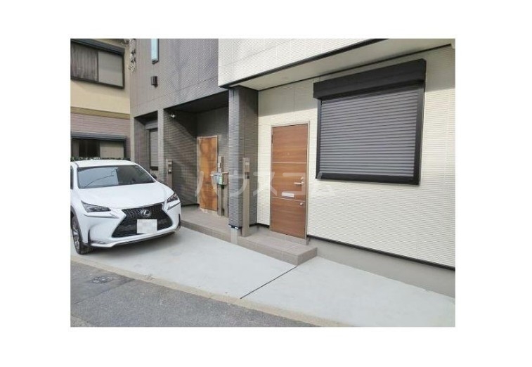 16/16 エントランス