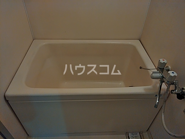 13/28 浴室
