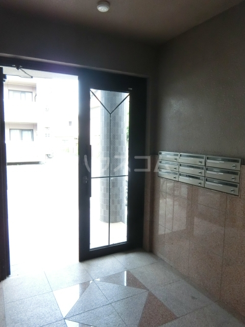 28/30 エントランス