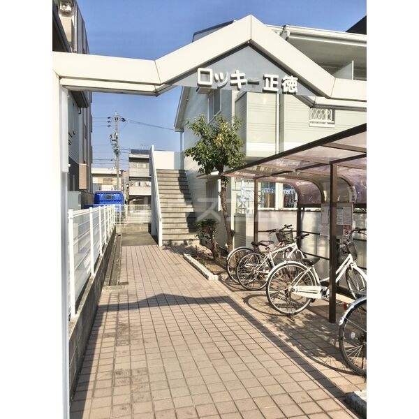 19/30 エントランス