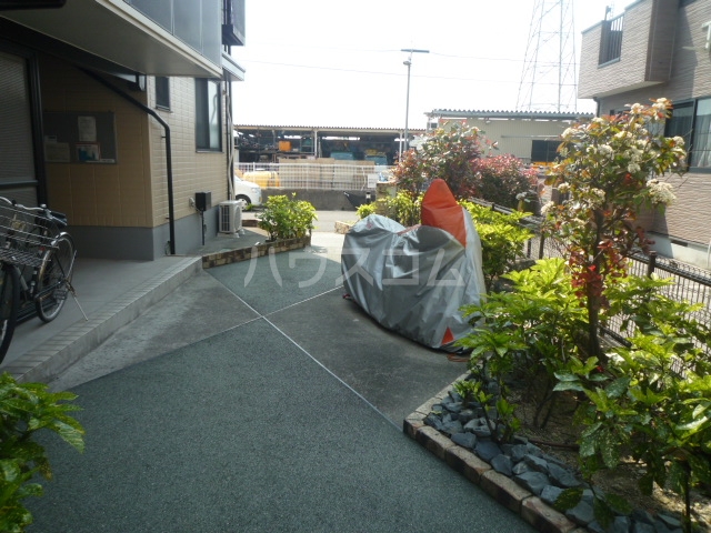 22/30 エントランス