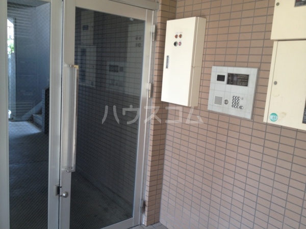 21/30 エントランス