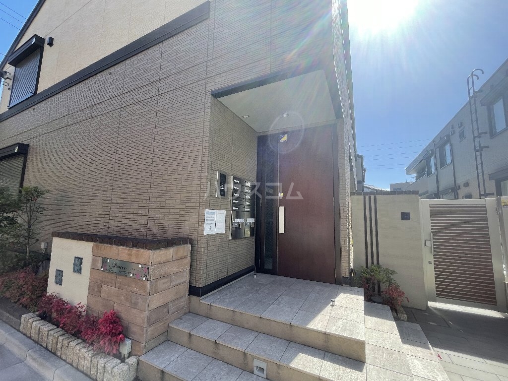 27/30 エントランス