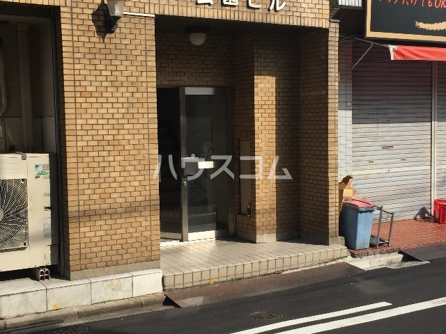 21/30 エントランス