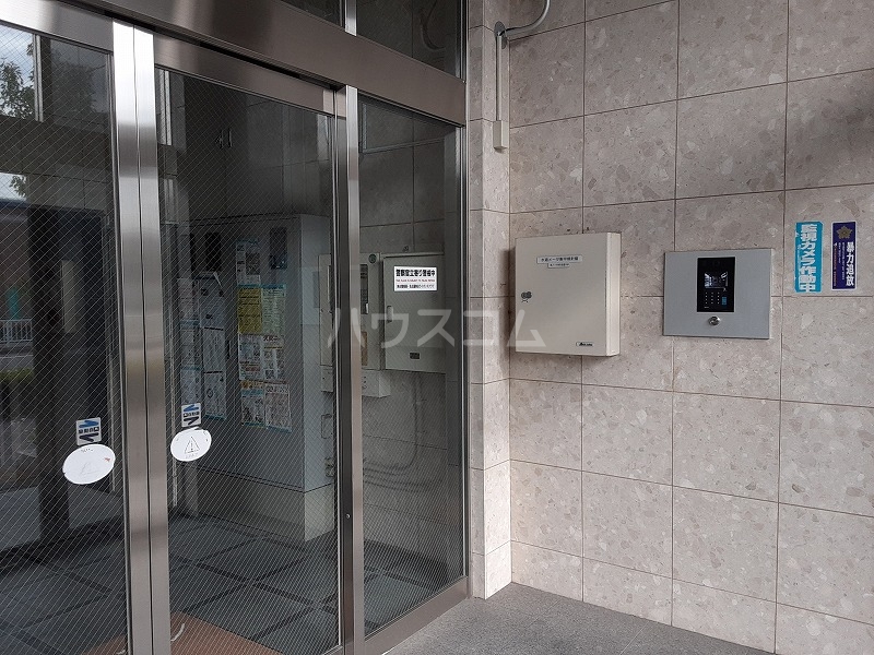 22/28 エントランス