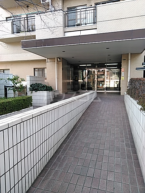 2/3 エントランス