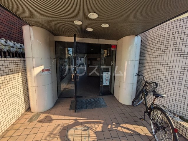 21/27 エントランス