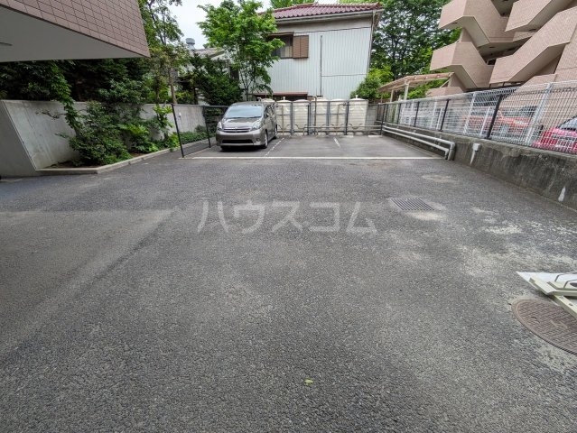 28/30 駐車場
