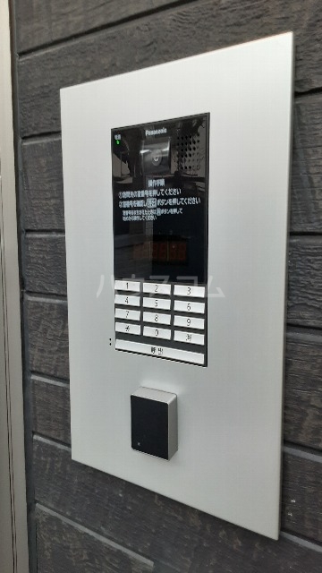 22/28 エントランス