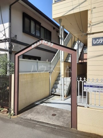 24/26 エントランス