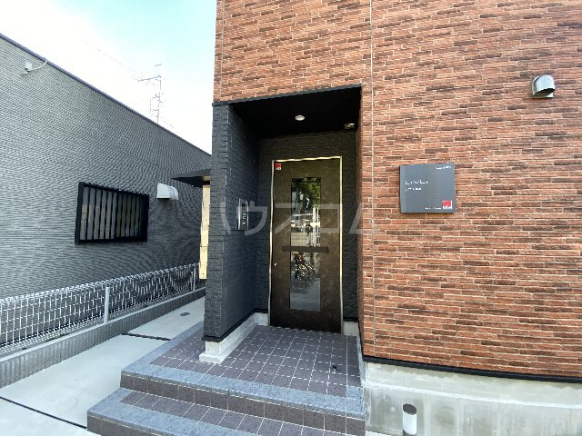 22/29 エントランス