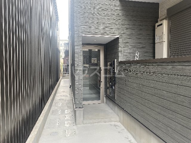 14/20 エントランス