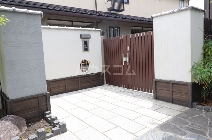 16/27 エントランス