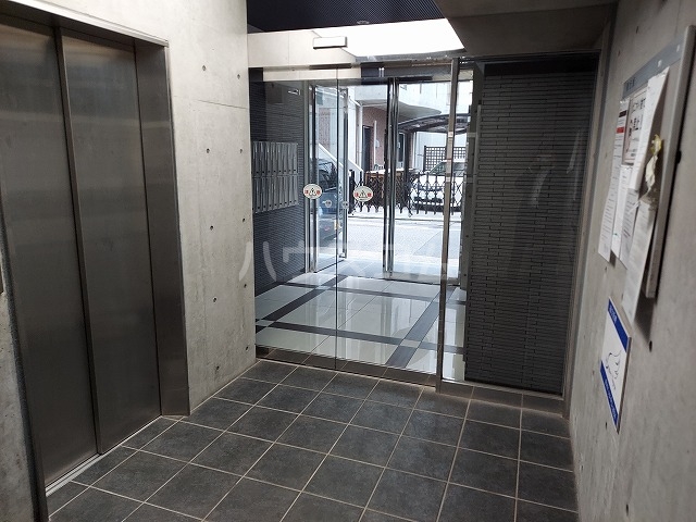 21/28 エントランス