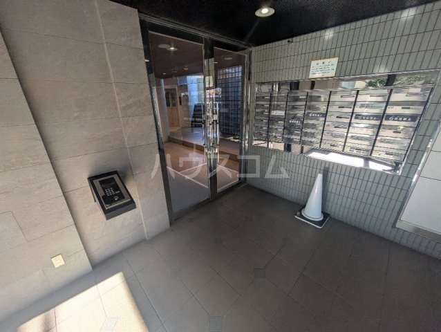 24/30 エントランス