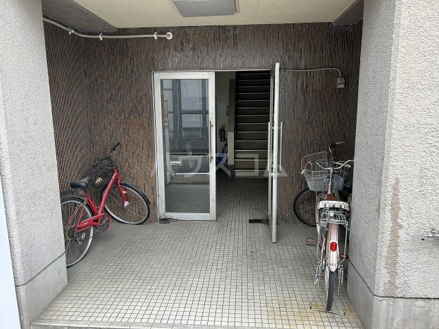 22/24 エントランス