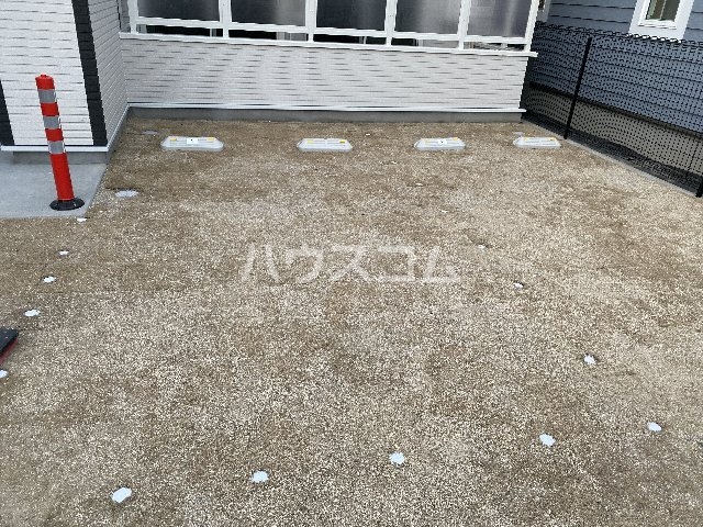 27/30 駐車場
