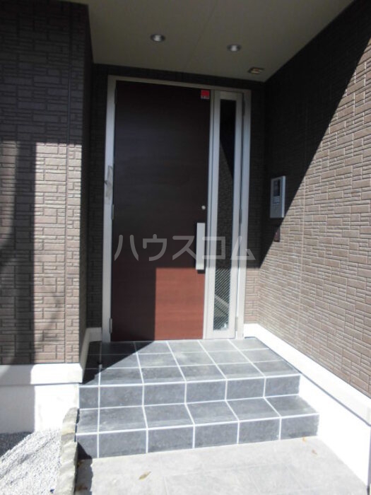 28/30 エントランス