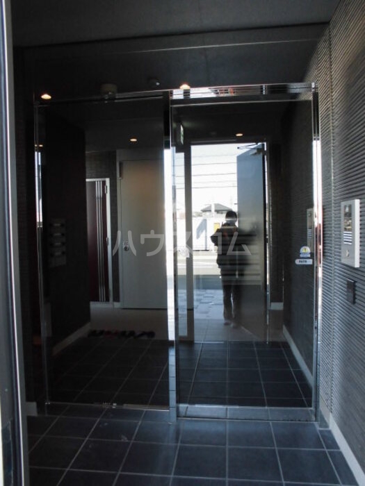 18/27 エントランス