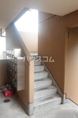 23/28 エントランス