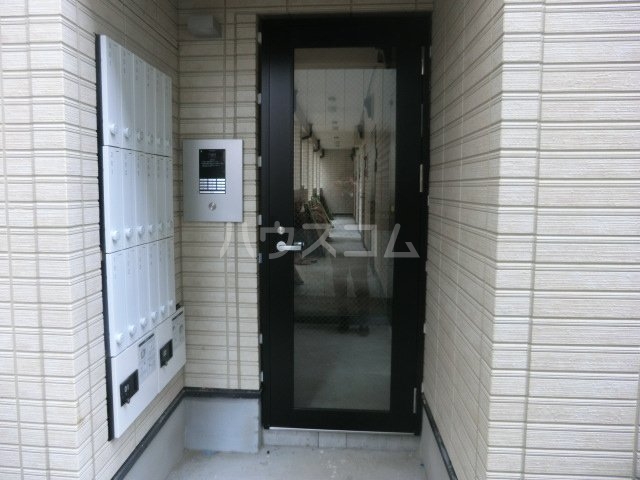 27/30 エントランス