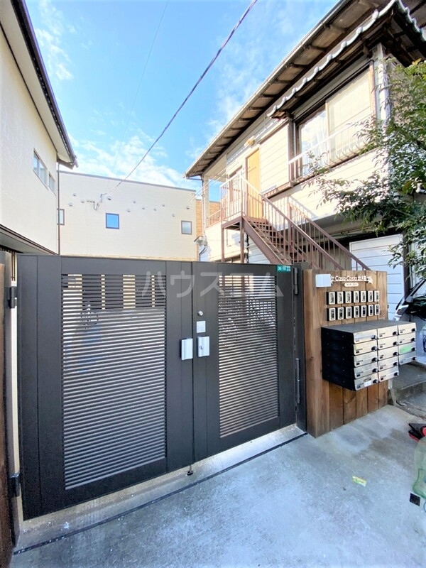 21/30 エントランス